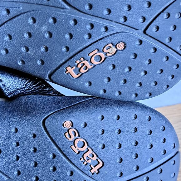 Taos Prize Slip On Black Leather Sandals 3 Strap Embellished Womens Size 9 EU 40 - Picture 8 of 12